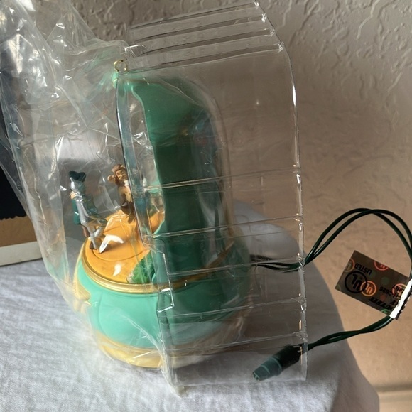 Hallmark: 1996 Keepsake Ornament- Emerald City- The Wizard of Oz- Light, Motion - Picture 4 of 16